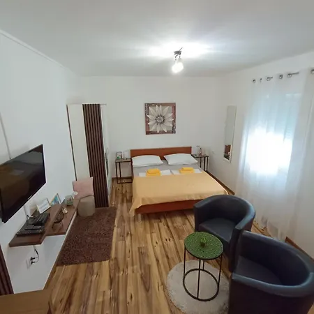 Toni شقة زادار